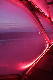 so sieht die Wirkung der LEDs innerhalb der Waben aus,  welche normalerweise mit einer Gitterwand vor direkten Blicken gesichert ist(Foto: Martin Schmitz)