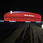 Allianz Arena in neuem Rot (Foto: Martin Schmitz)