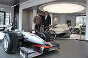 im Showroom an der Domagkstraße: Andreas Fichtl, McLaren München und Andrew Sey, McLaren Sales Manager Central Europe (©Foto:MartiN Schmitz)
