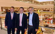 Neu-Eröffnung in München-Freiham: v.l. Geschäftsführer Thomas Dankert, Hausleiter Roger Tosetto und Inhaber Kurt Krieger 