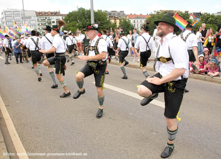 CSD München 2024 Parade auf der Reichenbachbrücke (©Foto: Imngrid Grossmann)